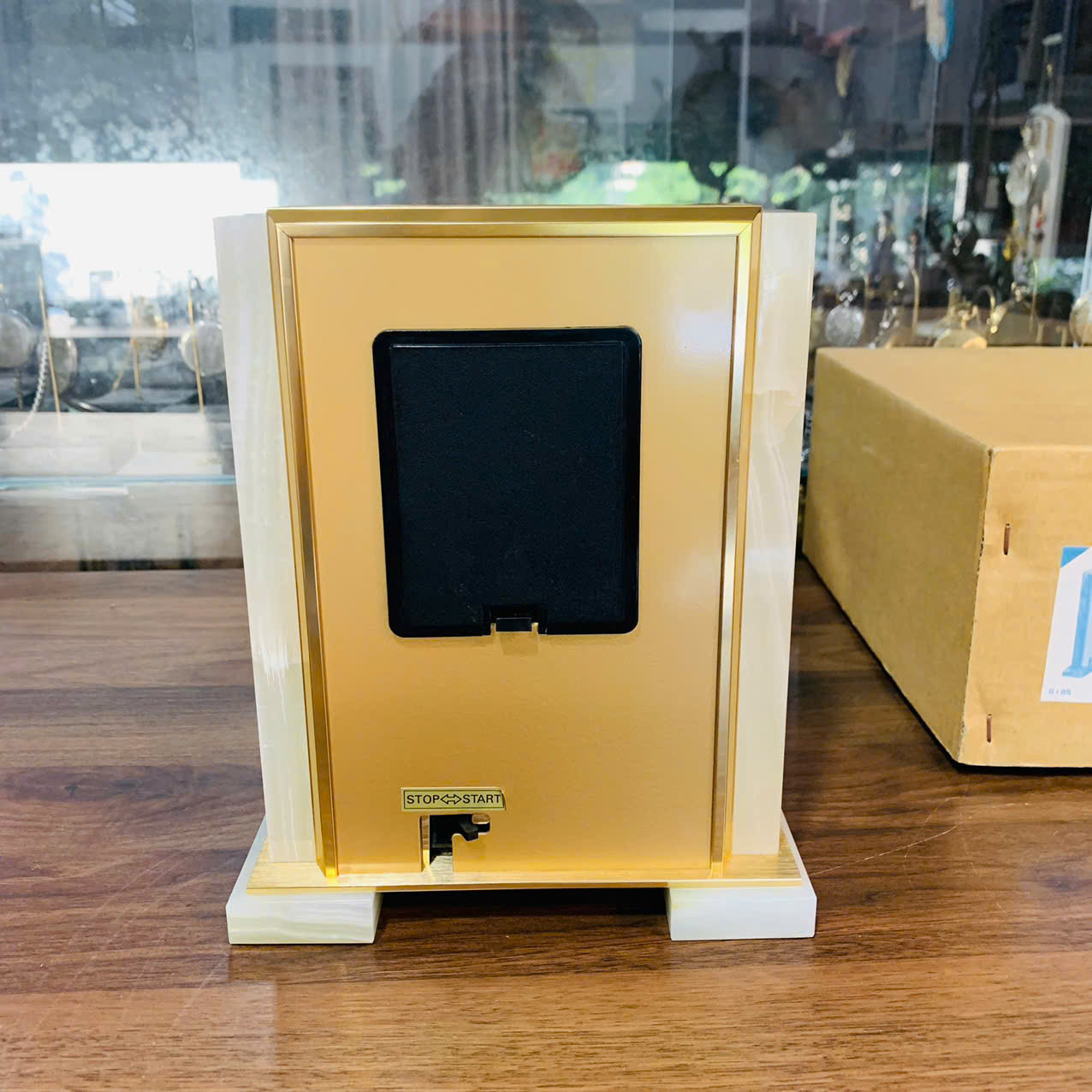 Đồng hồ để bàn Citizen đá ngọc Onyx , new full box