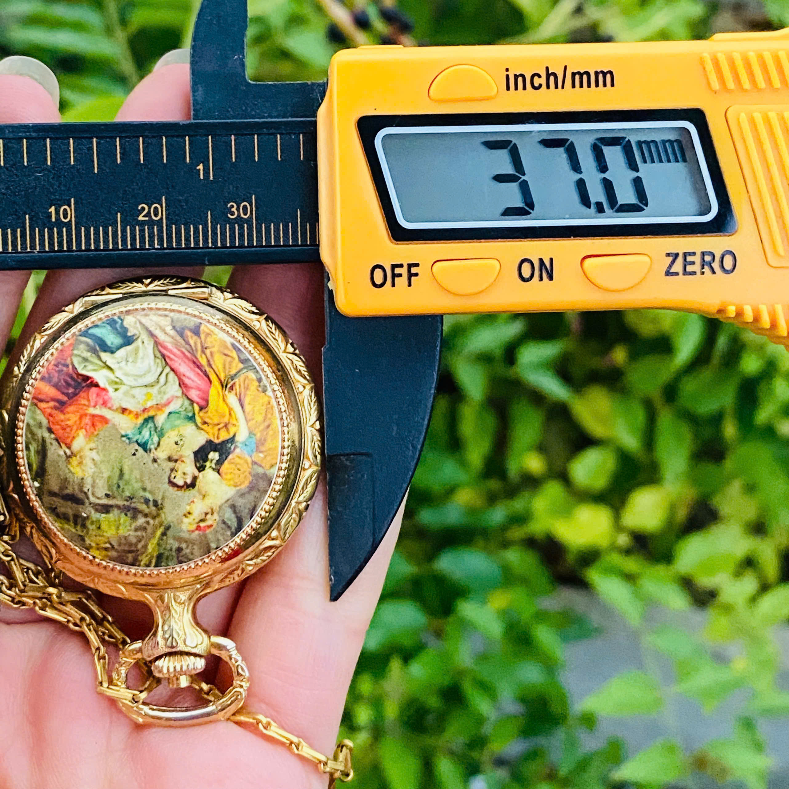 Đồng hồ quả quýt Helicon Thụy Sĩ cót tay