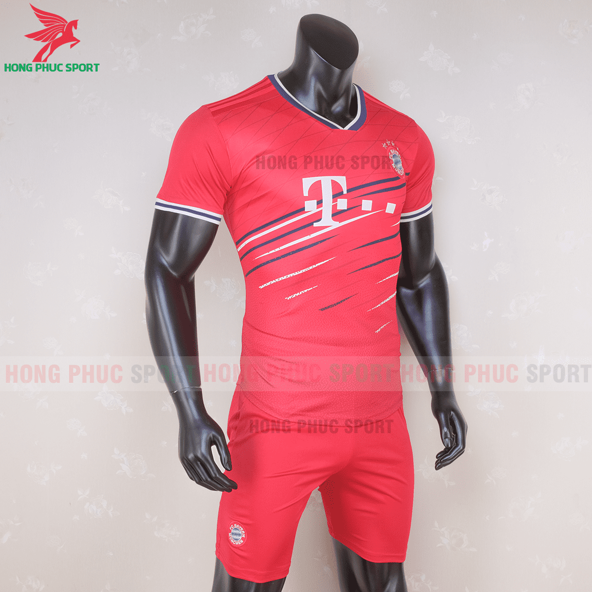 Áo đấu Bayern Munich phiên bản fan 2020 2021(phải)