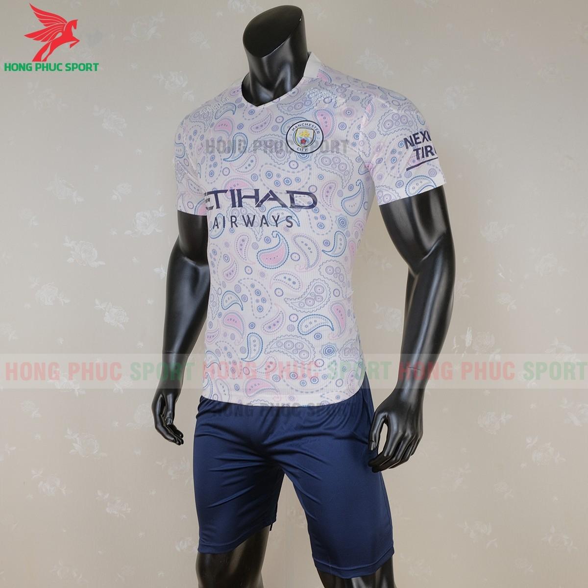 Áo đáu Manchester City mẫu thứ 3(trái)