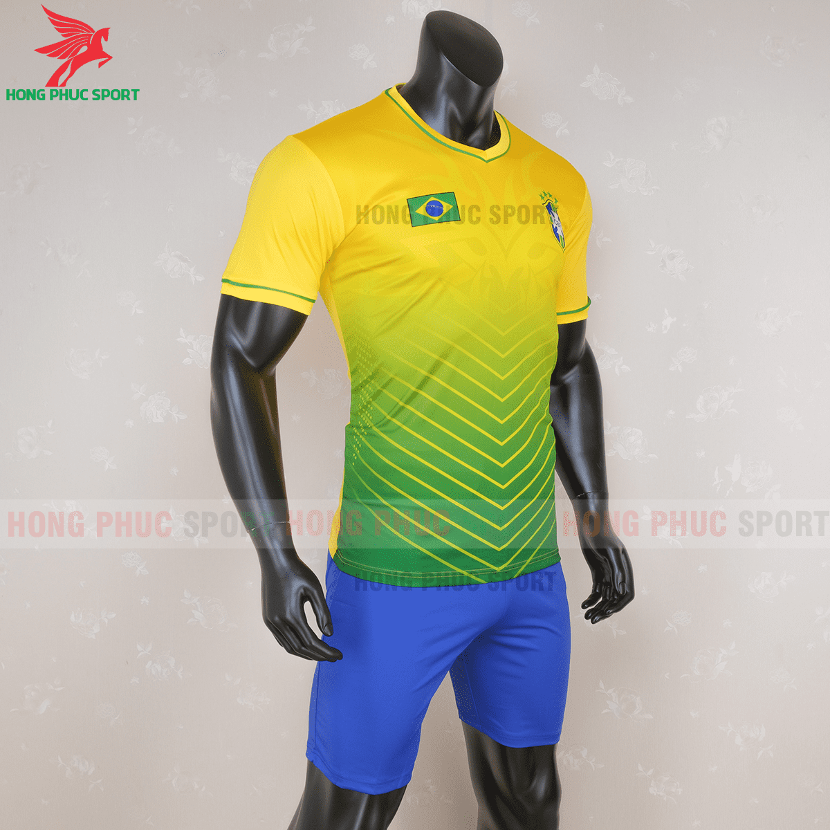 Áo đấu tuyển Brazil 2020 phiên bản fan(phải)