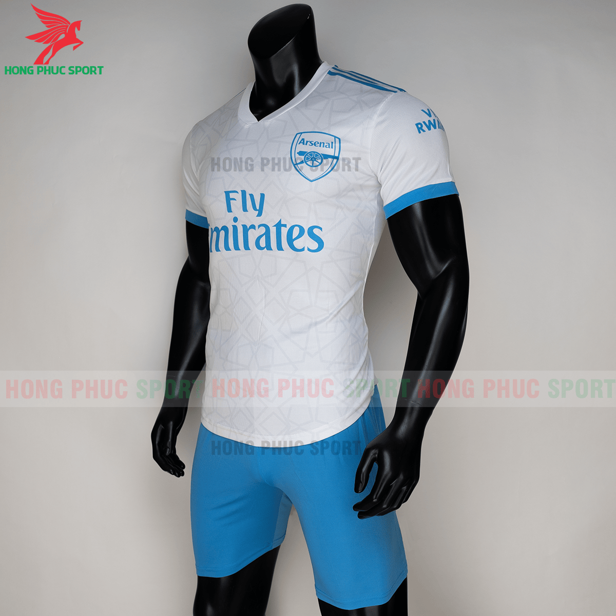 Áo đấu Arsenal 2020 phiên bản fan (trái)