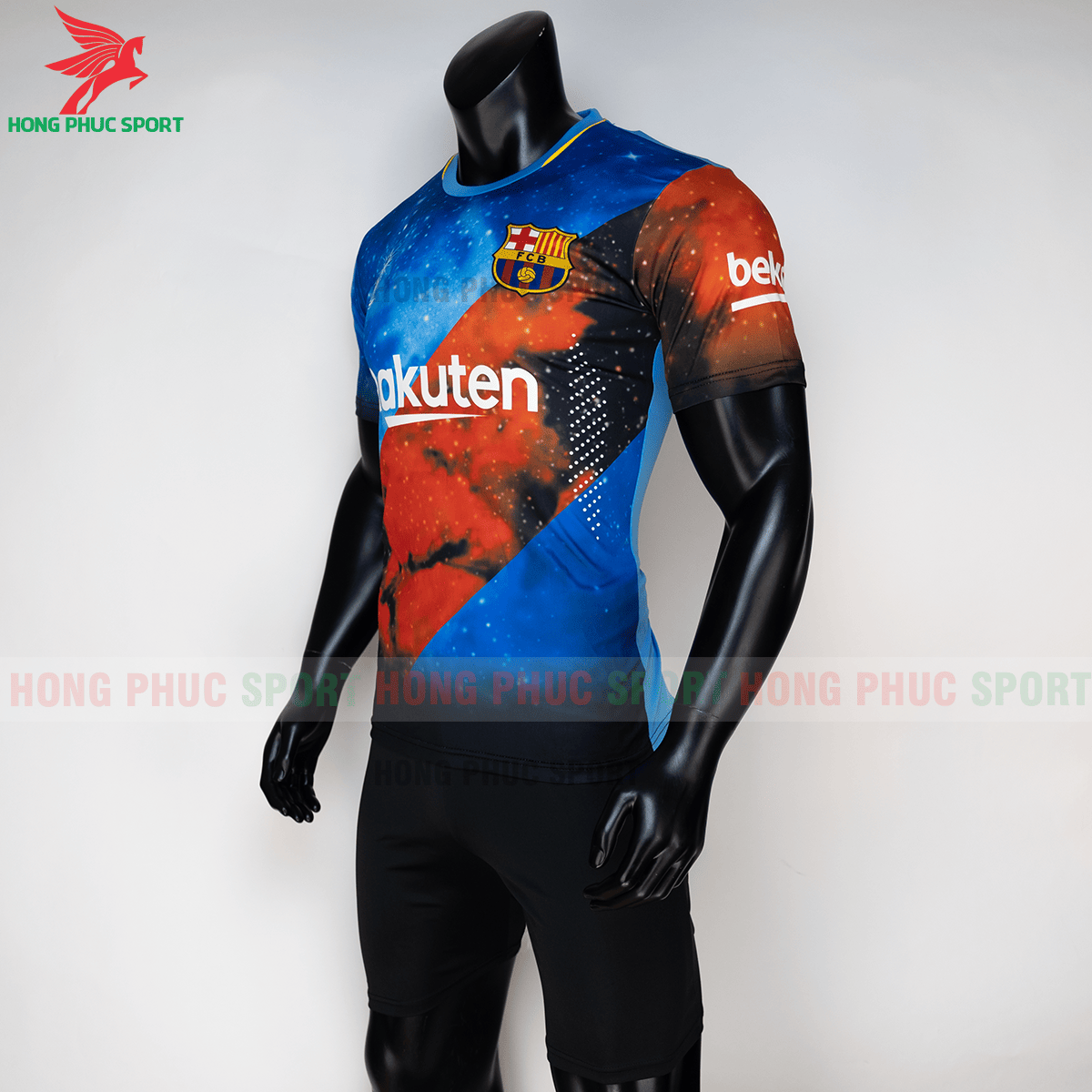 Áo đấu Barcelona 2020 phiên bản fan 1 (trái)