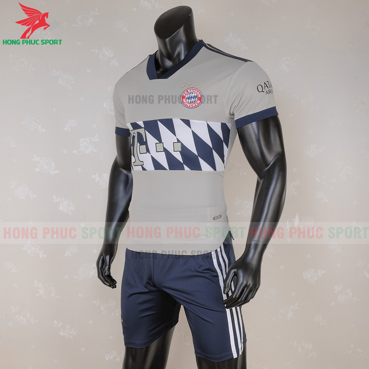 Áo Bayern Munich 2020 mẫu thứ 4 (trái)