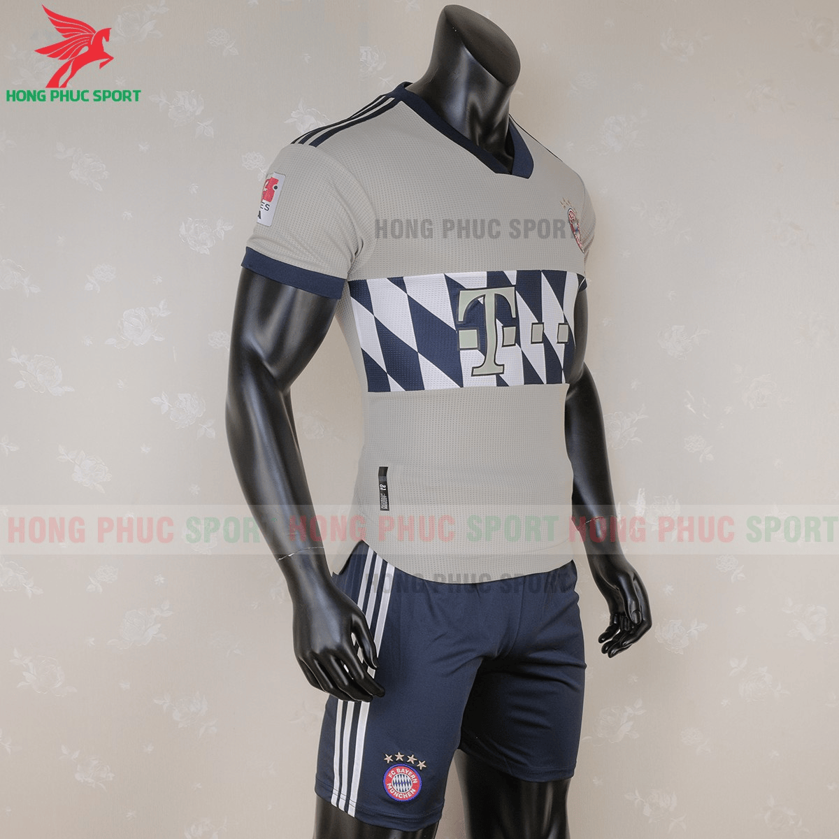 Áo Bayern Munich 2020 mẫu thứ 4 (phải)