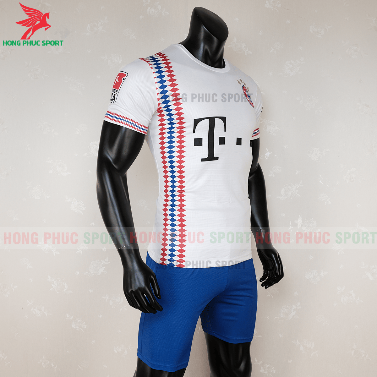 Áo đấu Bayern Munich 2020 phiên bản fan 2 (phải)