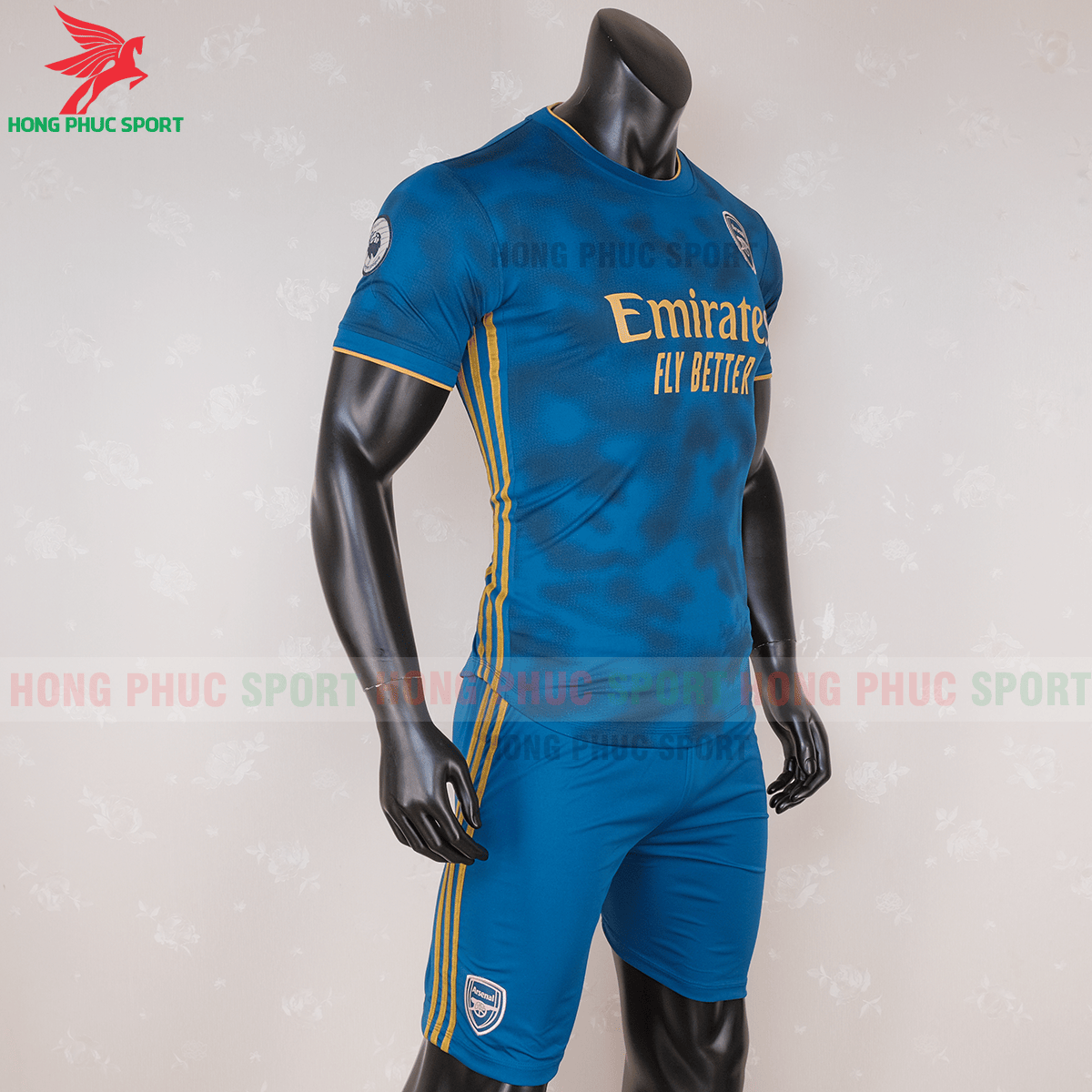 Áo đấu Arsenal 20-21 mấu thứ 3 (phải)