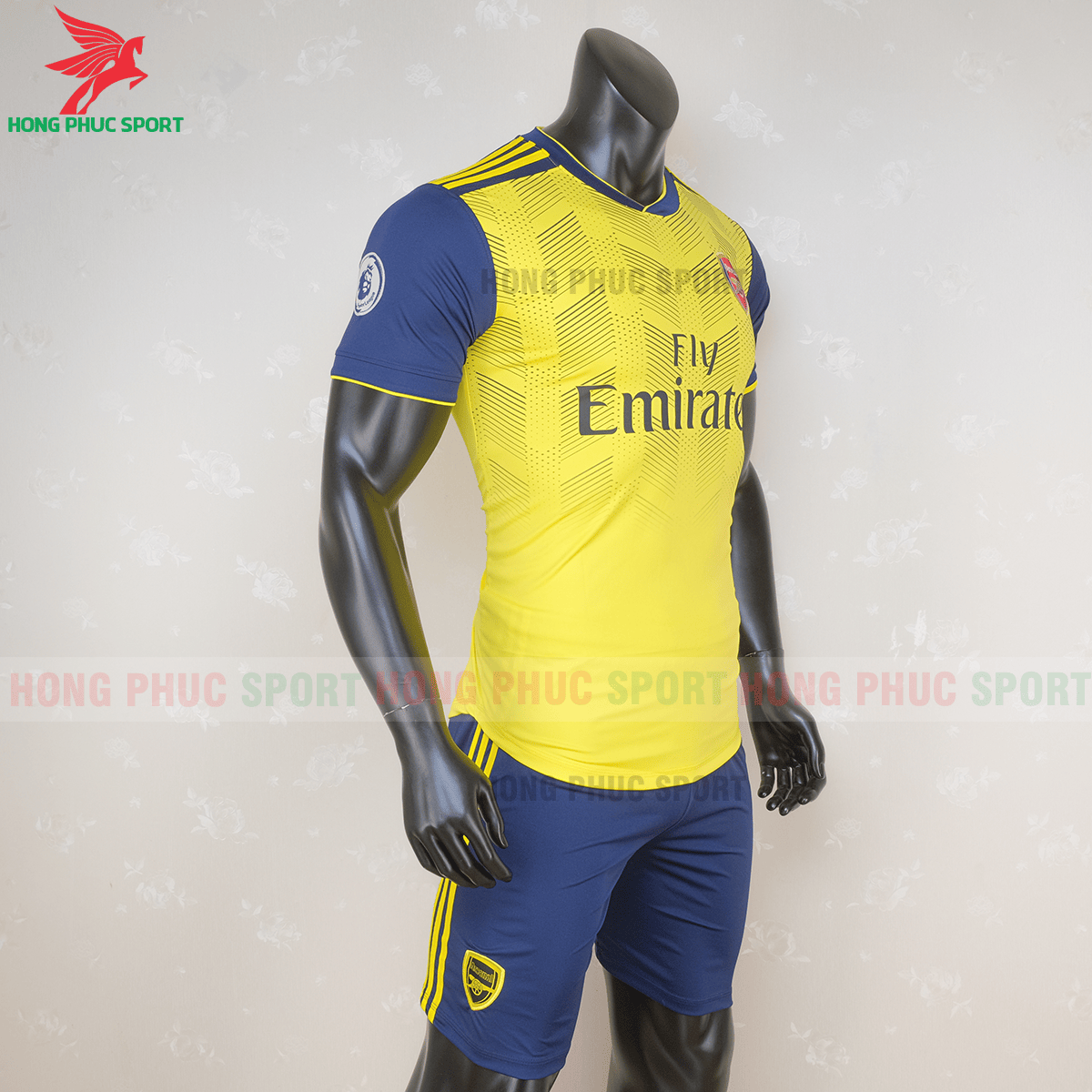 Áo đá banh Arsenal 2020 2021 phiên bản Fan (phải)