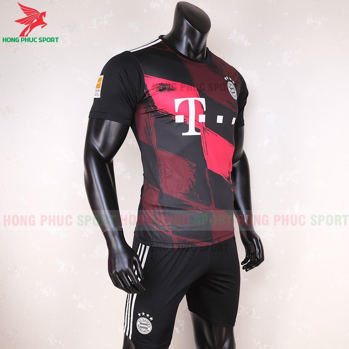 Áo đấu Bayern Munich 2020 mẫu thứ 3 (phải)