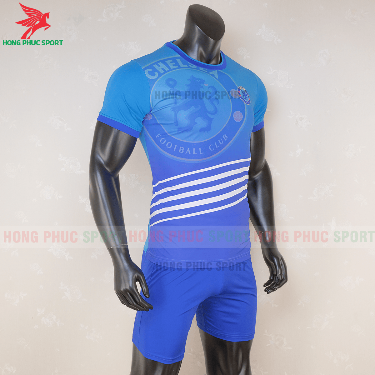 Áo đấu Chelsea 2020 phiên bản Fan (phải)