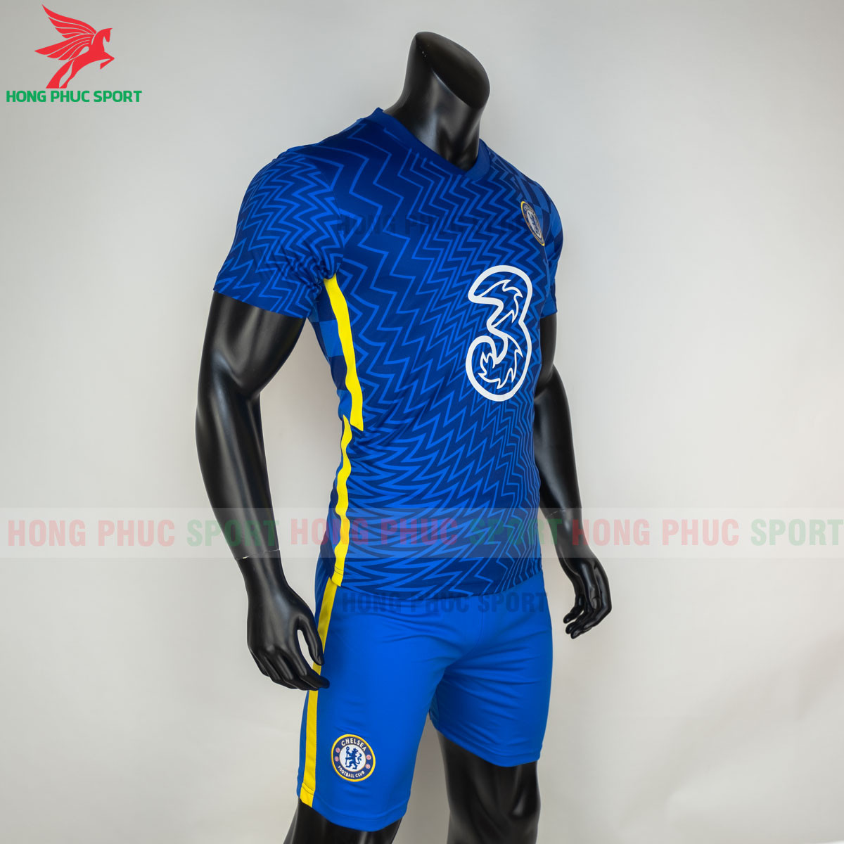 Áo đấu Chelsea 2021 2022 sân nhà (phải)