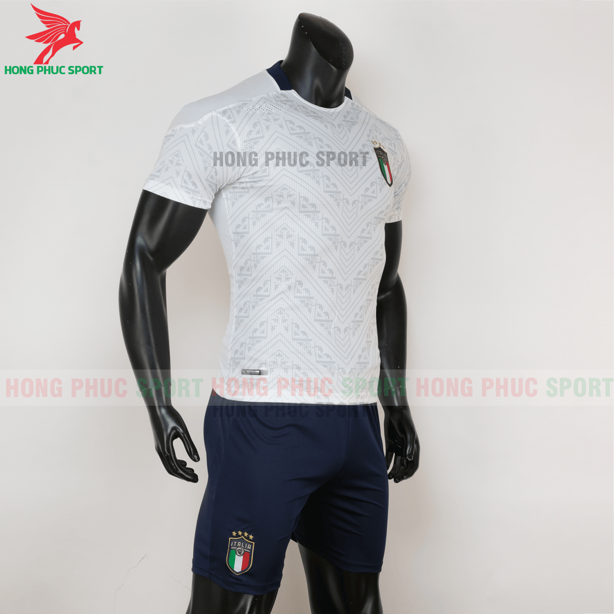 Áo đấu tuyển Italia 2020 sân khách (phải)