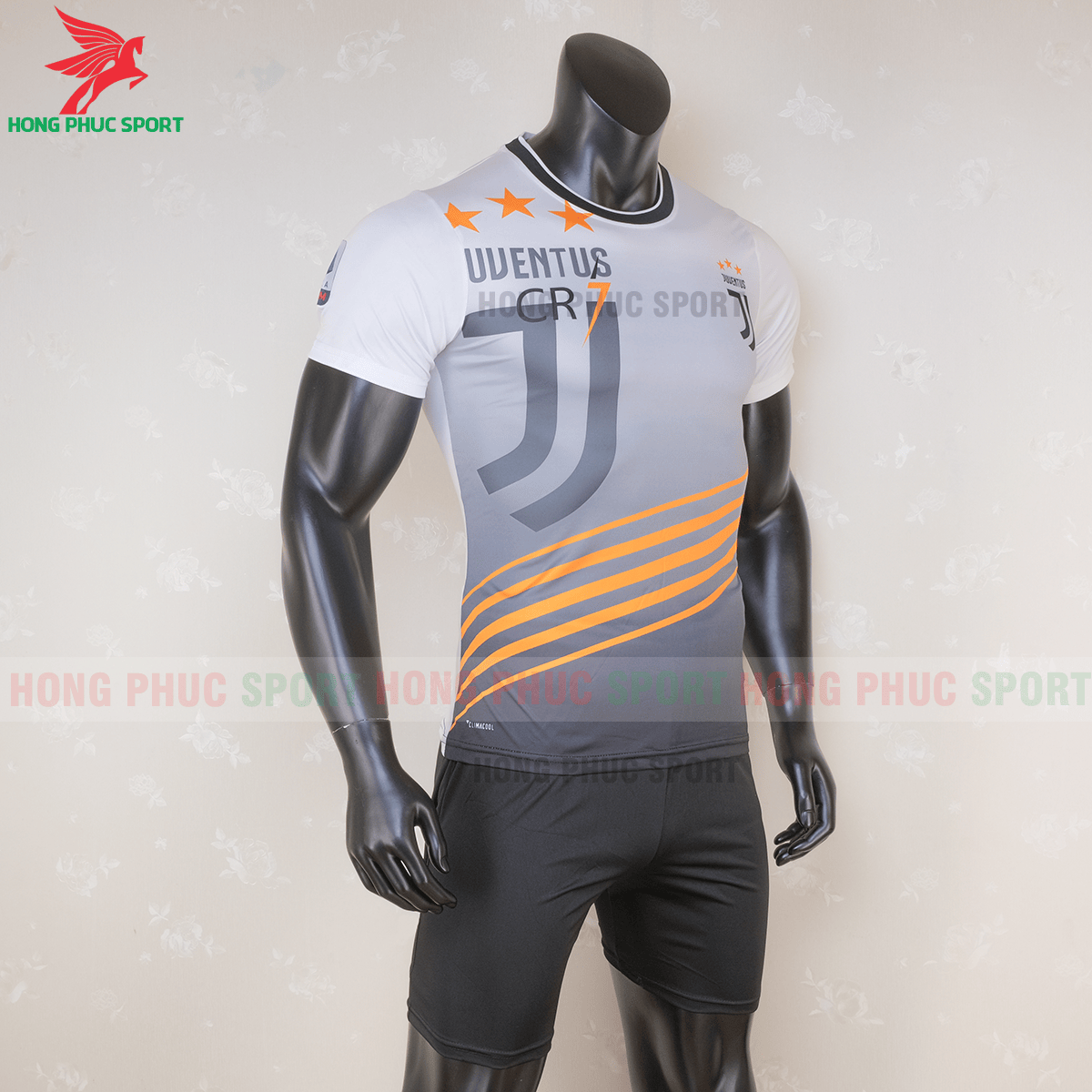 Áo đấu Juventus 2020 phiên bản fan 5 (phải)