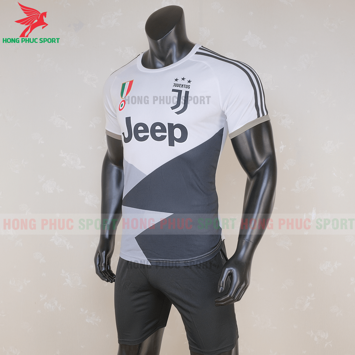 Áo đấu Juventus 2020 phiên bản Fan 3 (trái)