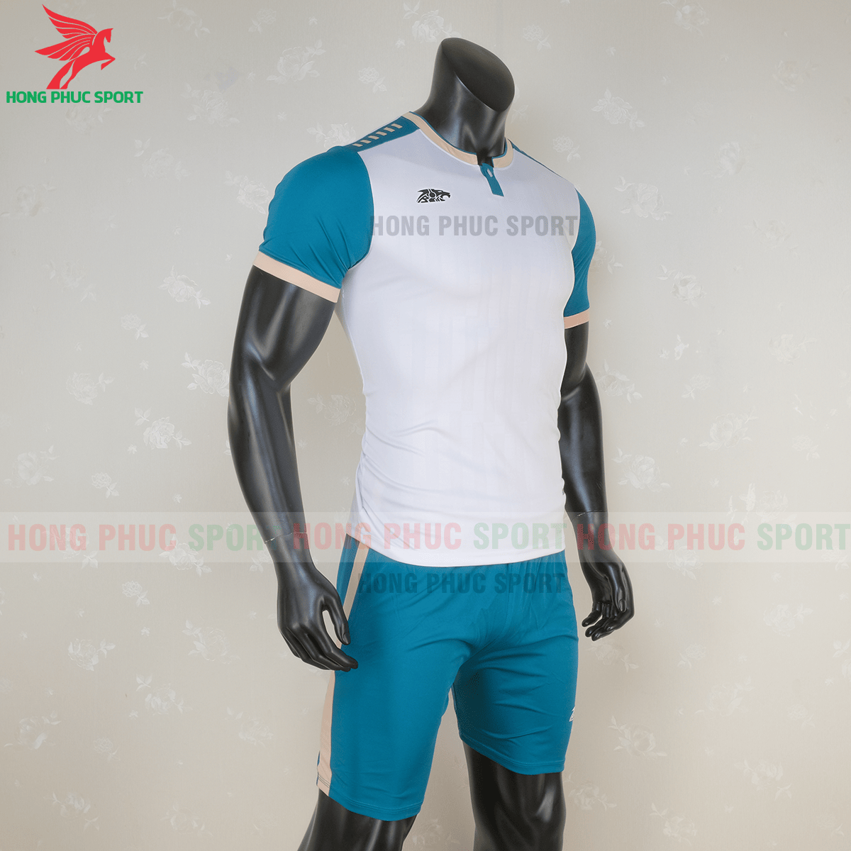 Áo không logo Riki Neck 2020 trắng (phải)