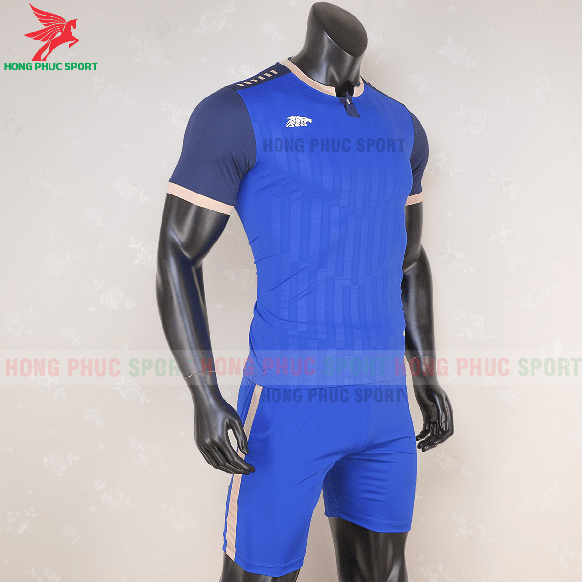 Áo không logo Riki Neck 2020 xanh dương (phải)
