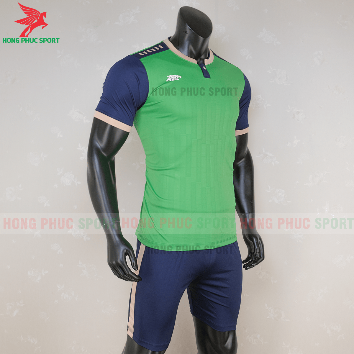 Áo không logo Riki Neck 2020 xanh lá (phải)