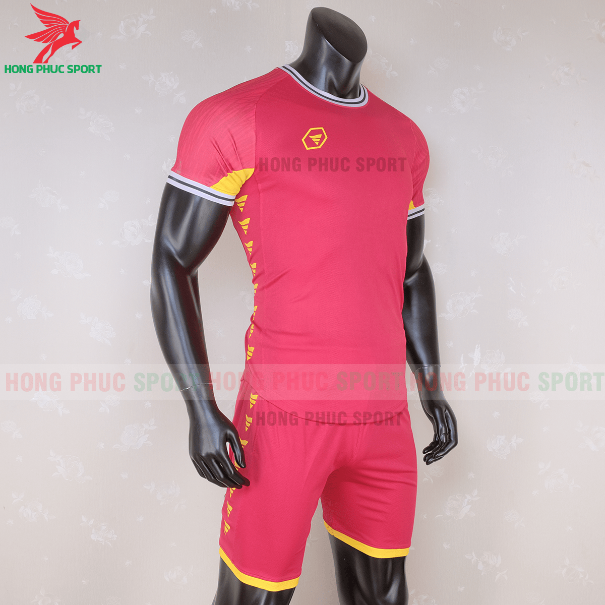 Áo không logo TA-A06 2020 màu đỏ (phải)