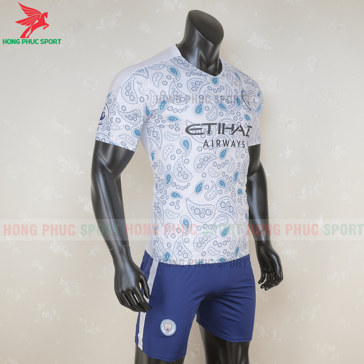 Áo đấu Manchester City 2020 mẫu thứ 3 (phải))
