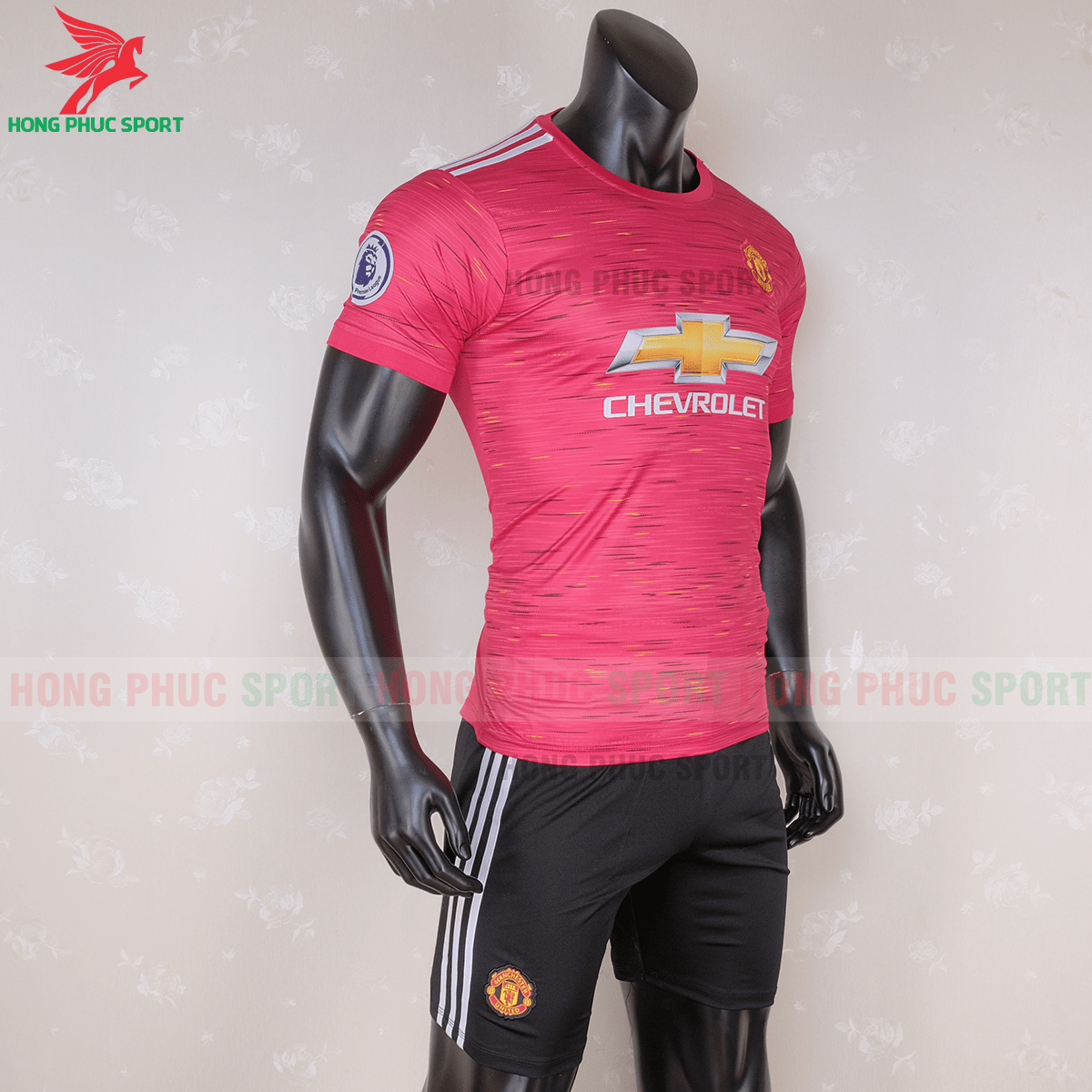 Áo đấu Manchester United sân nhà 2020 (phải)