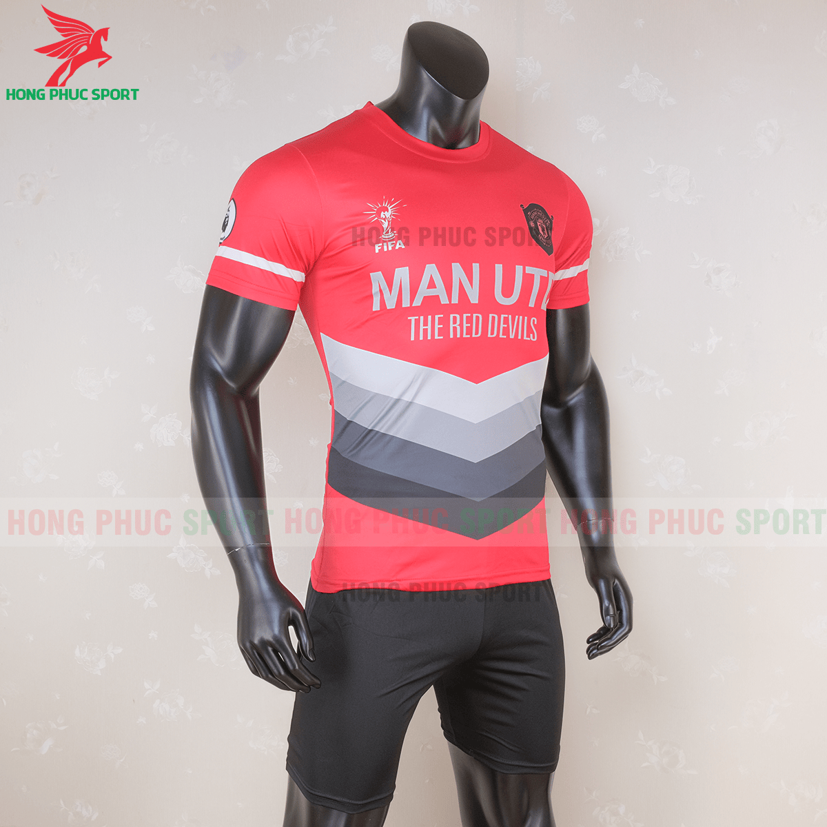 Áo đấu Manchester United phiên bản Fan 7 (phải)