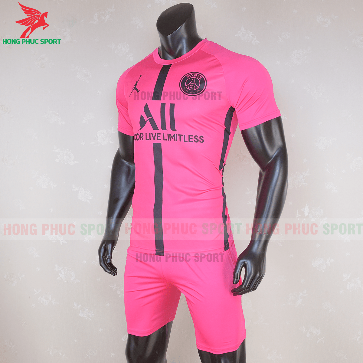 Áo đấu PSG 2020 mẫu thứ 4 (trái)