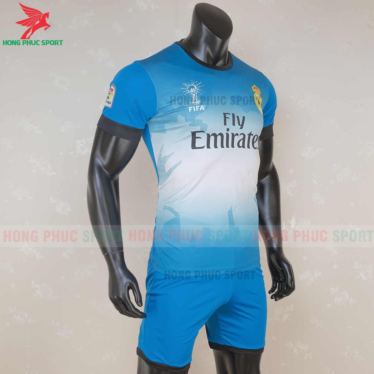 Áo đấu Real Madrid 2020 phiên bản Fan 6 (phải)