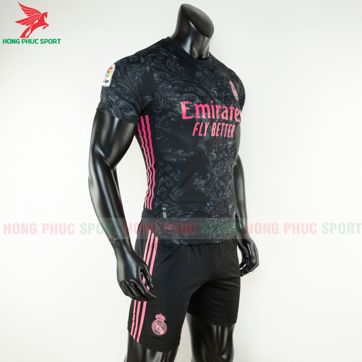Áo bóng đá Real Madrid 2020 2021 mẫu thứ 3 (phải)