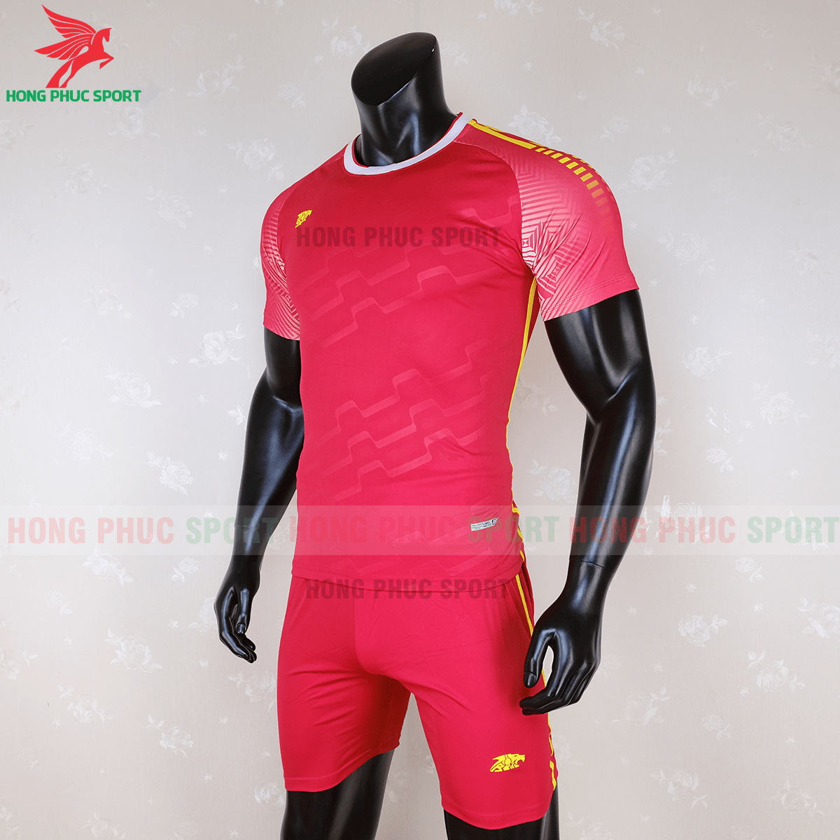 Áo không logo Riki Quator 2020 màu đỏ (trái)
