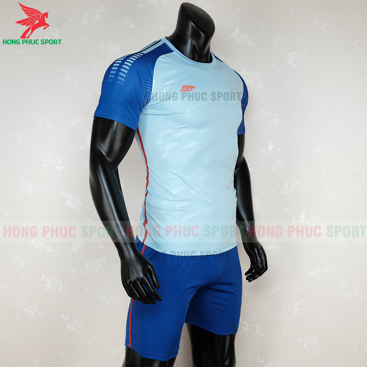Áo không logo Riki Quator 2020 xanh nhạt (phải)