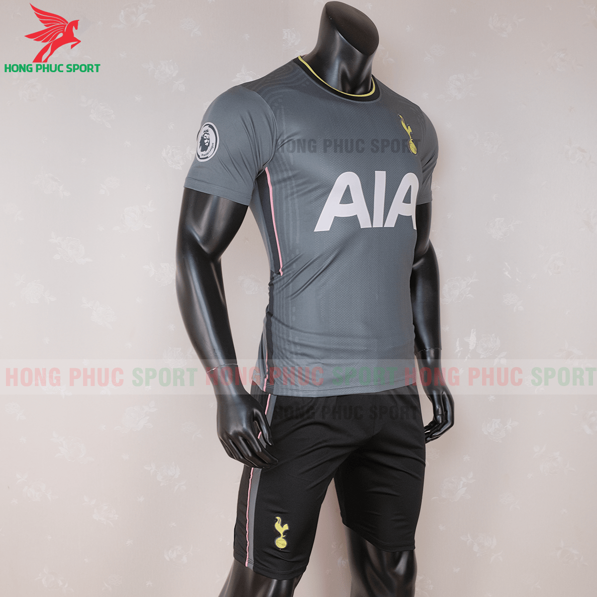 Áo đấu Tottenham 2020 phiên bản Fan 1 (phải)