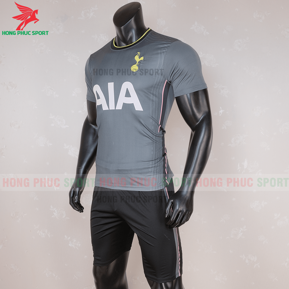 Áo đấu Tottenham 2020 phiên bản Fan 1 (trái)