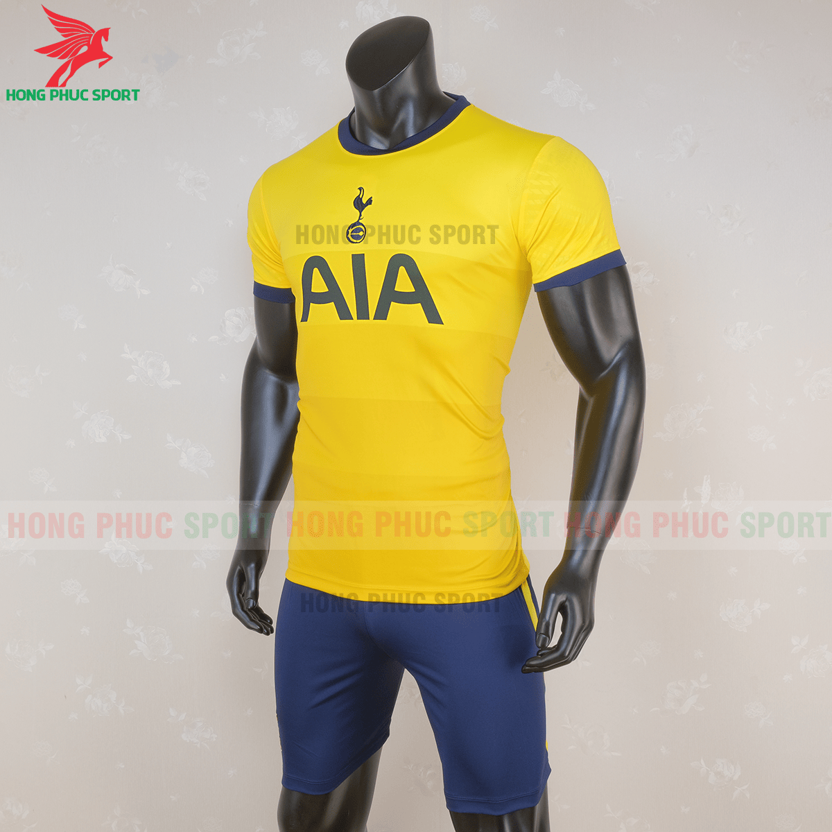 Áo đấu Tottenham 2020 mẫu thứ 3 (trái)