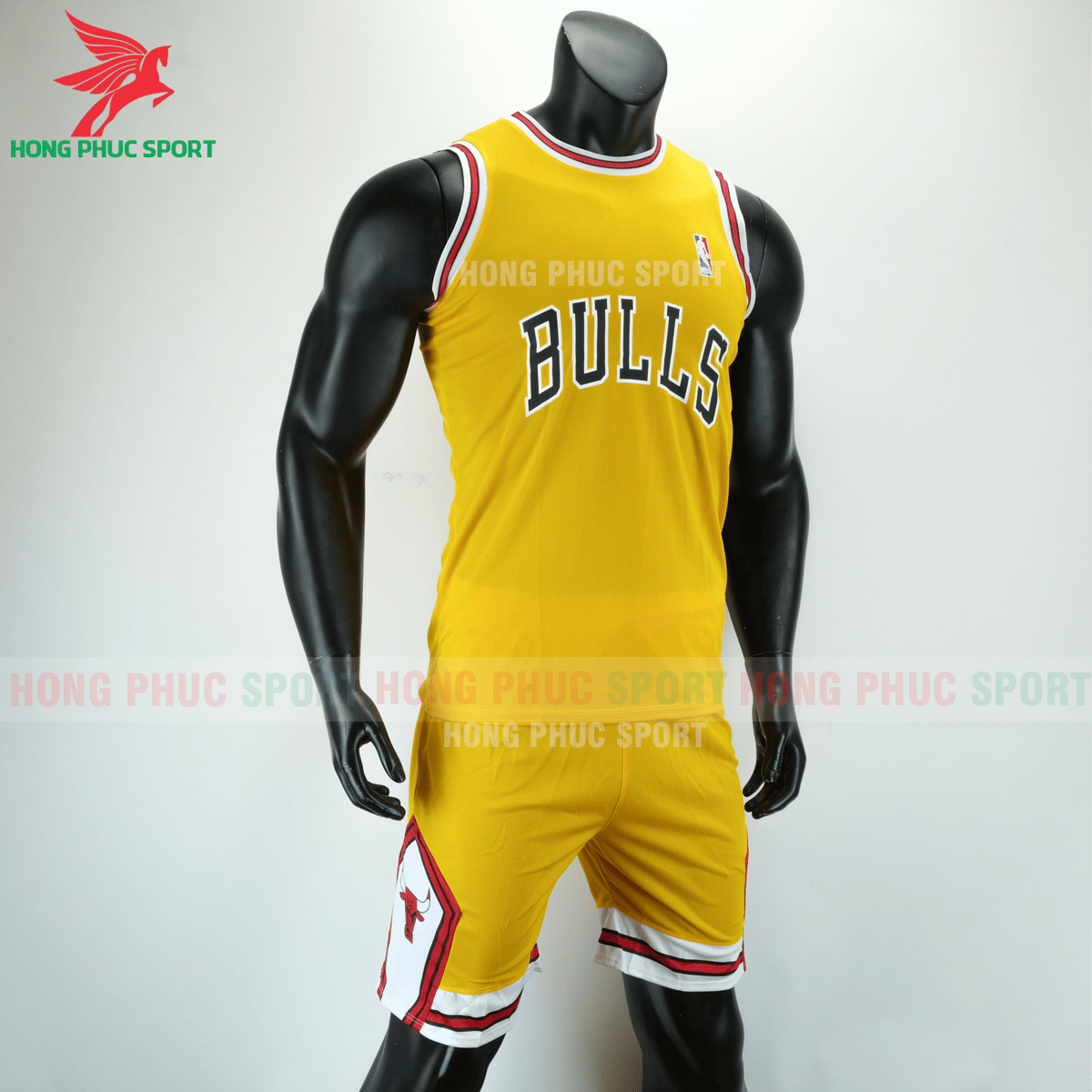Áo bóng rổ Bulls 2020 màu vàng (phải)