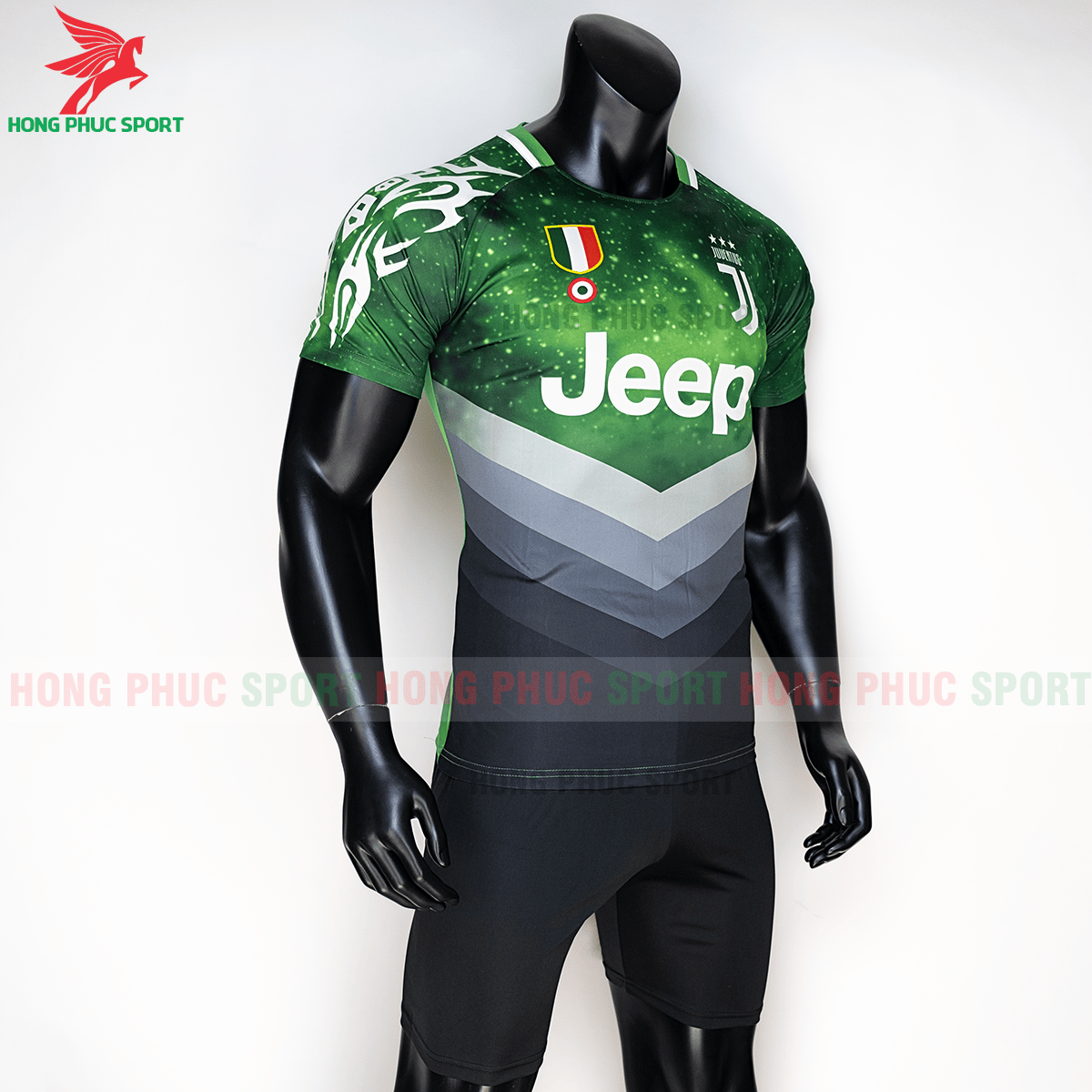 Áo đấu Juventus 2020 phiên bản Fan 1 (phải)