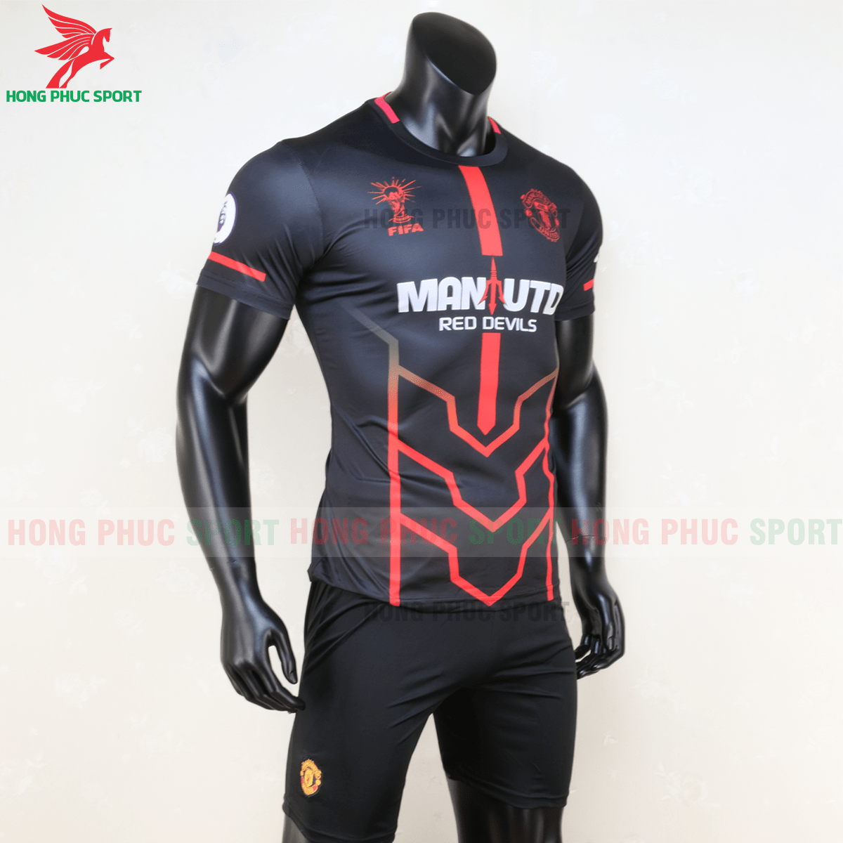 Áo đấu Manchester United phiên bản Fan 4 (phải)