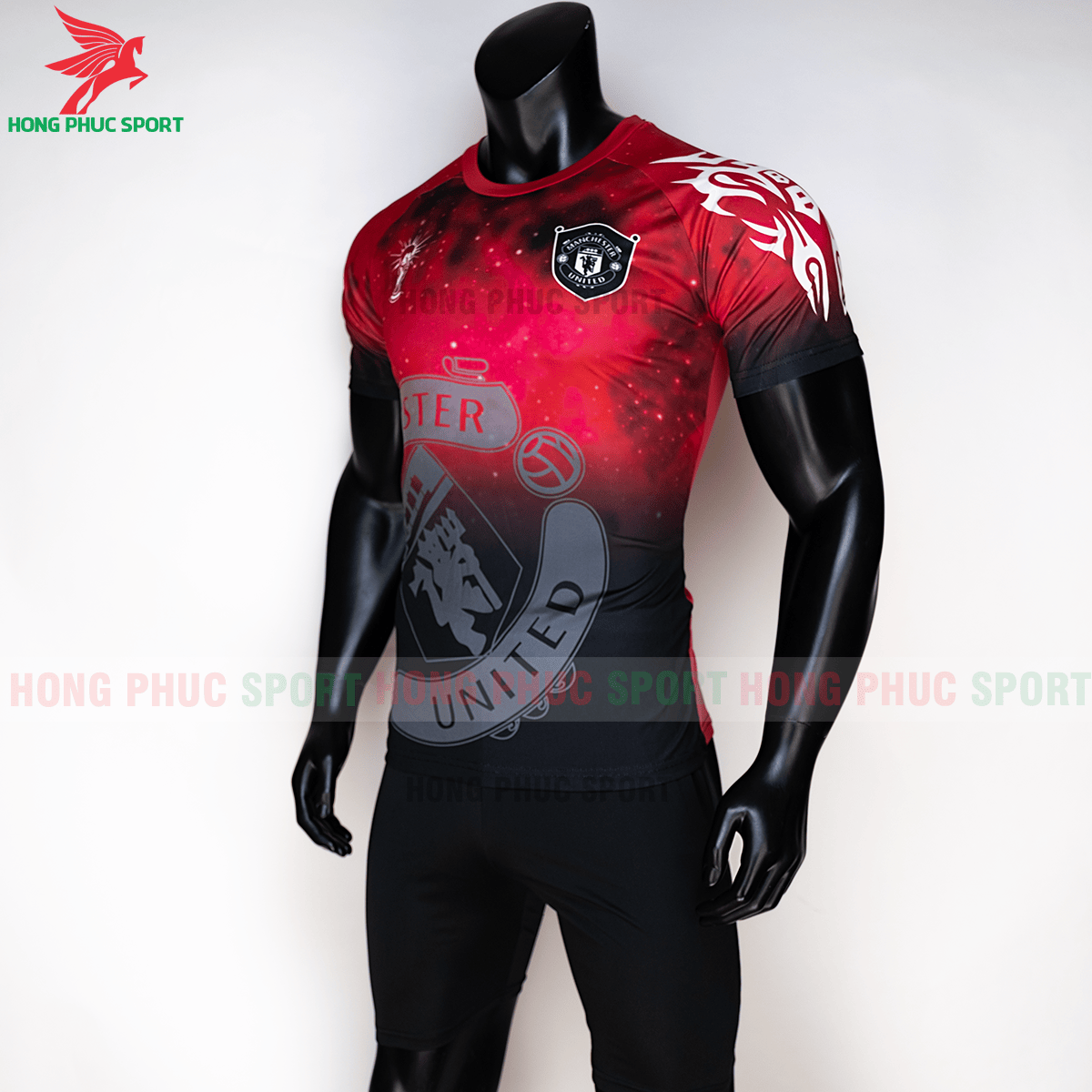 Áo đấo Manchester United phiên bản Fan 1 (trái)