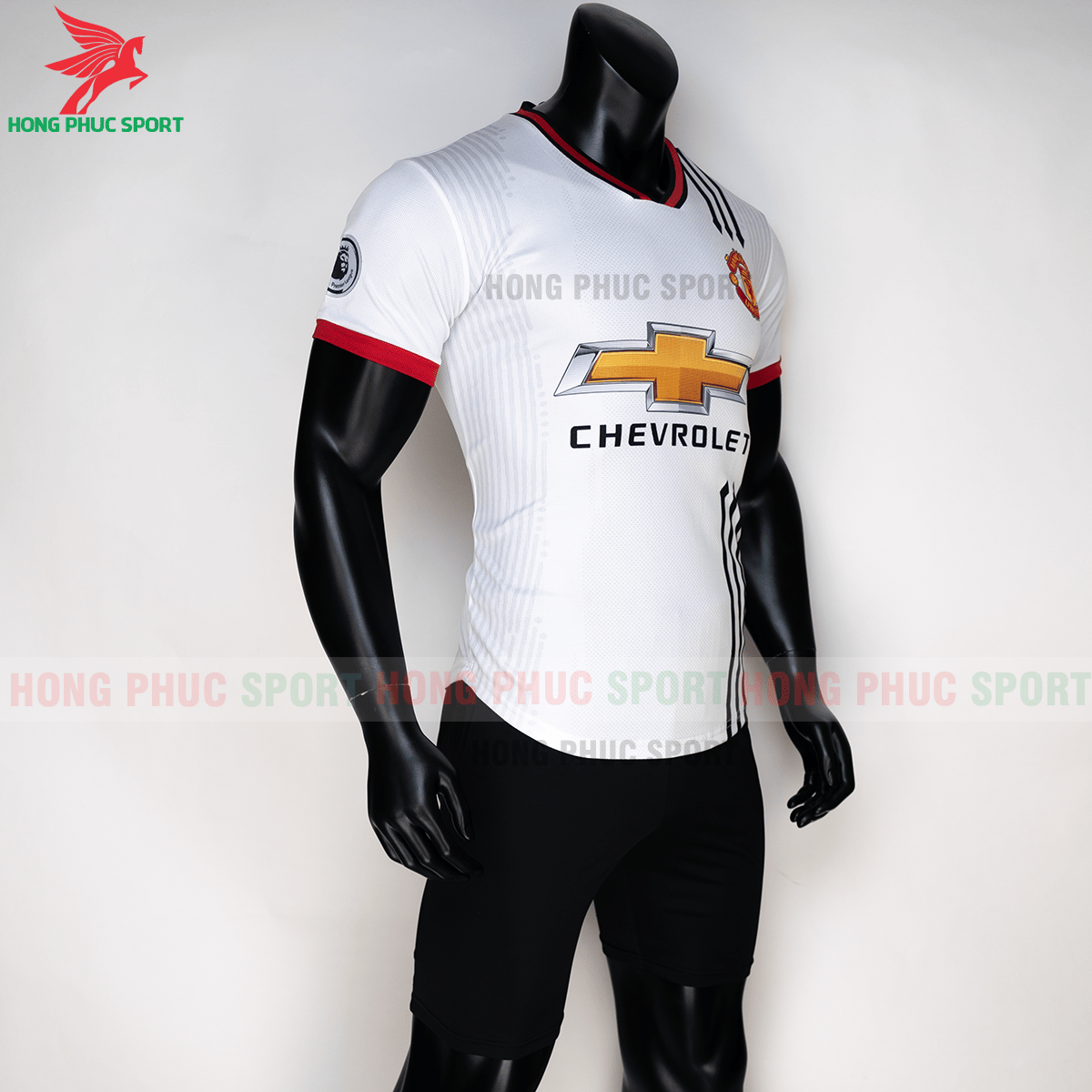 Áo đấu Manchester United phiên bản fan màu trắng (phải)