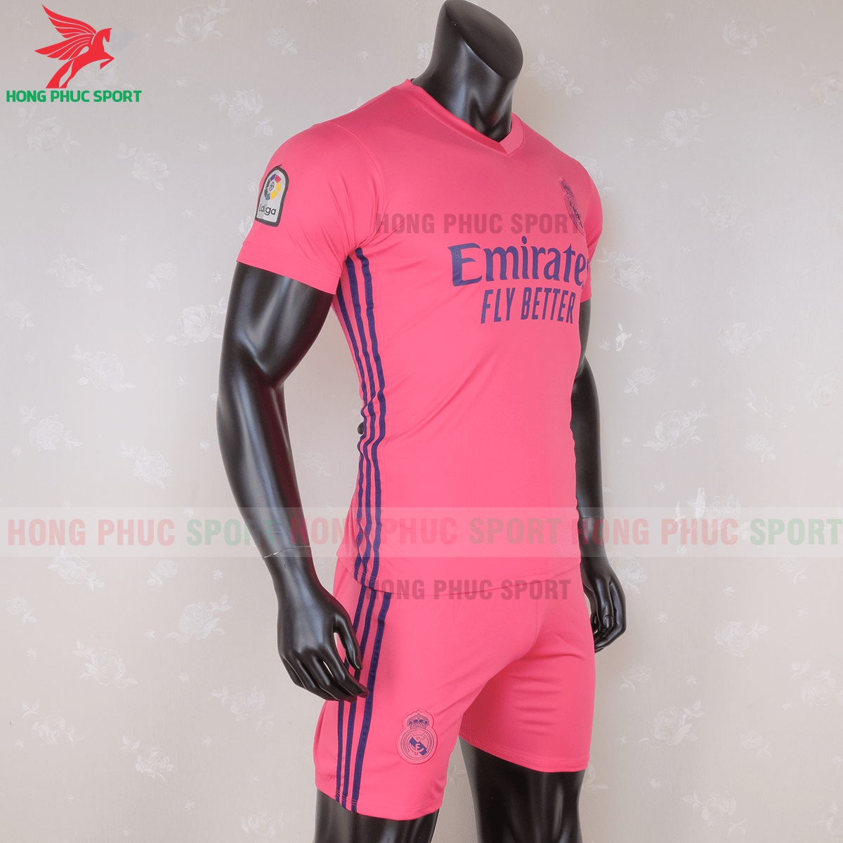 Áo đấu Real Madrid 2020 sân khách (phải)