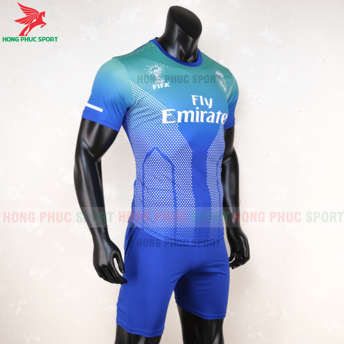 Áo đấu Real Madrid 2020 phiên bản Fan 4 (phải)
