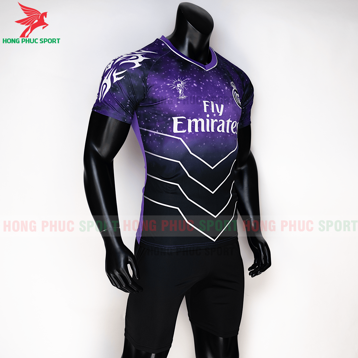 Áo đấu Real Madrid 2020 phiên bản Fan 1 (phải)