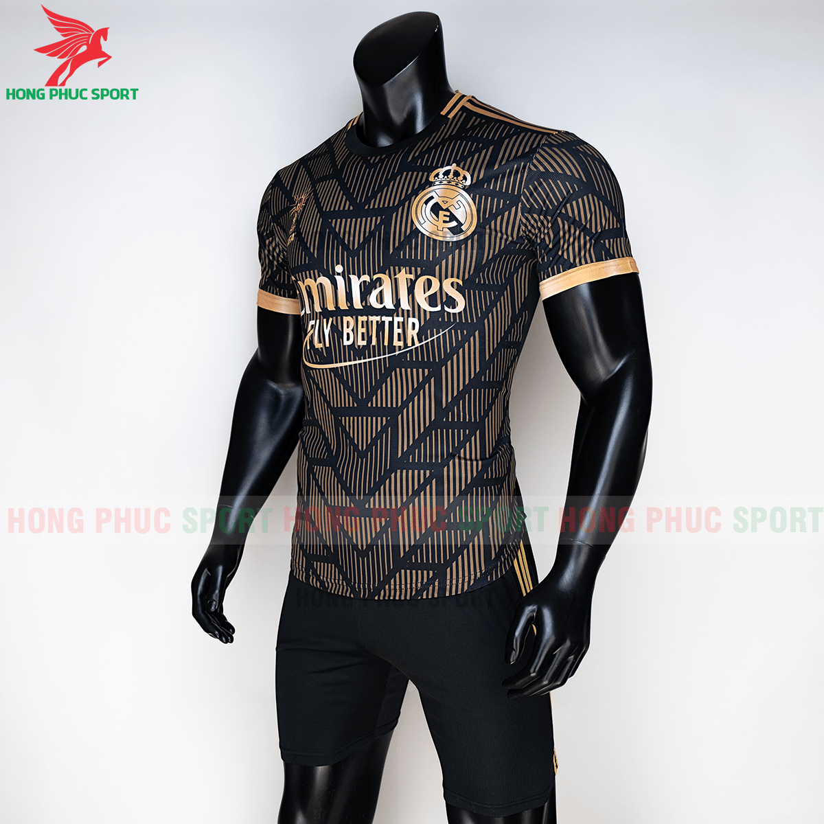 Áo đấu Real Madrid 2020 phiên bản Fan (trái)