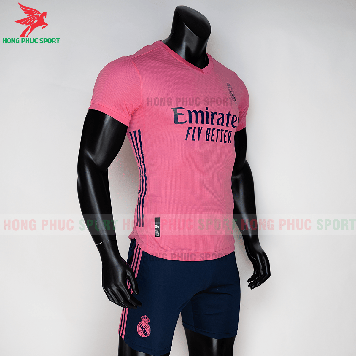 Áo đấu Real Madrid 2020 sân khách (phải)