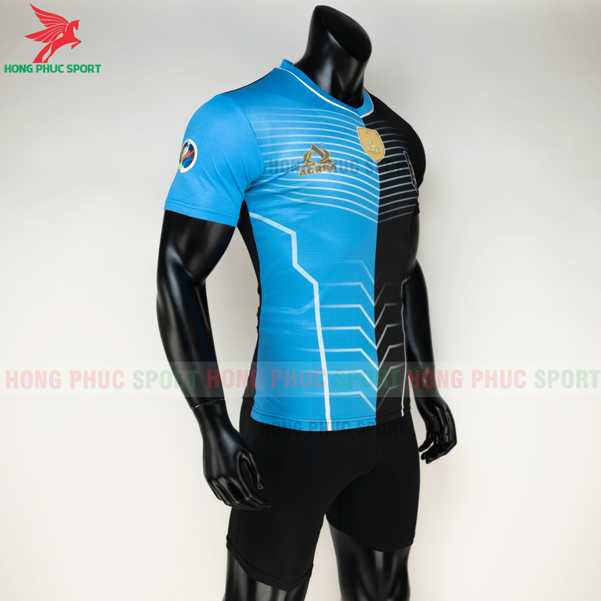 Áo tuyển Argentina 2020 phiên bản Fan hàng dệt (phải)