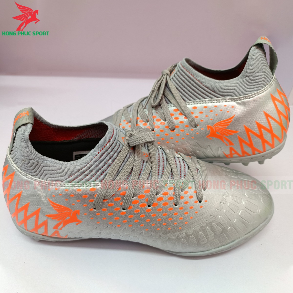 GIÀY BÓNG ĐÁ CỔ CAO HỒNG PHÚC SPORT HP22 MÀU BẠC - SÂN CỎ NHÂN TẠO